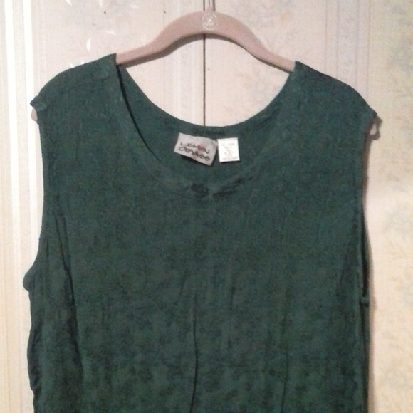 *LEMONGRASS EMERALD GREEN TEXTURED SLEEVELESS TOP - Picture 1 of 4